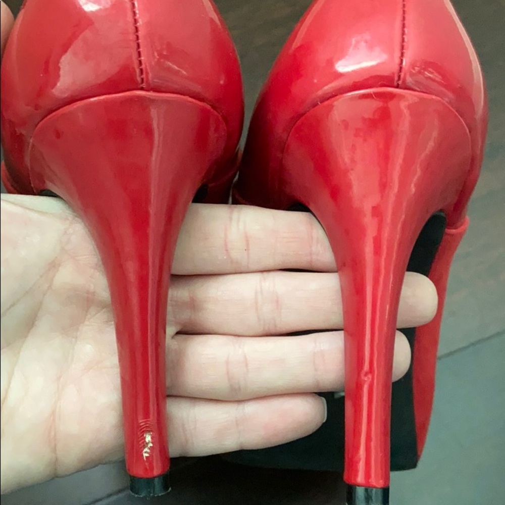 Red Heels - Picture 3 of 4